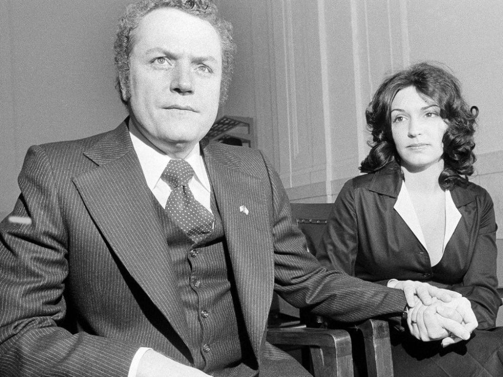 Larry Flynt And Althea Wedding / Larry Flynt Opens Up About The Implant