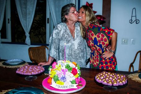 Adriane Galisteu and family at her 42nd birthday party - FamousFix