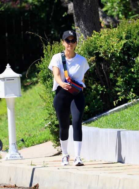 Jessica Alba – Exercising with a walk through Beverly Hills
