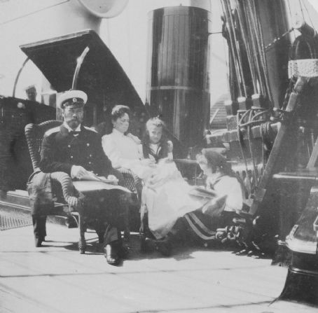 Photo 2-3 : Tsar Nicholas II, Tsaritsa Alexandra Feodorovna, Grand ...