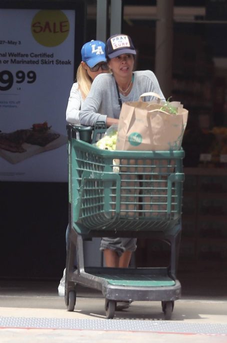 Brooke Burke – Seen while shopping at whole foods in Malibu | Brooke