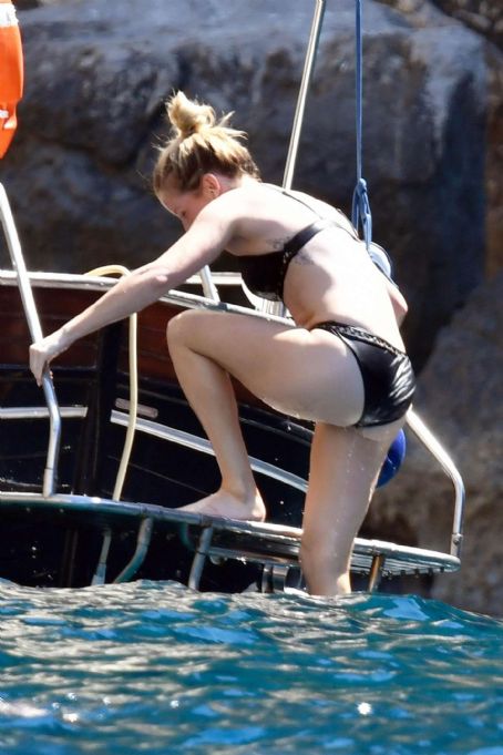 Bikini ellie goulding Ellie Goulding