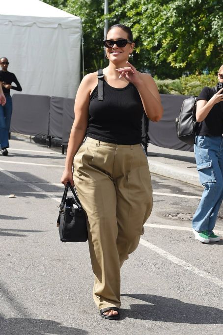 Ashley Graham – Exits the Hôtel de Crillon to arrive at the Messika