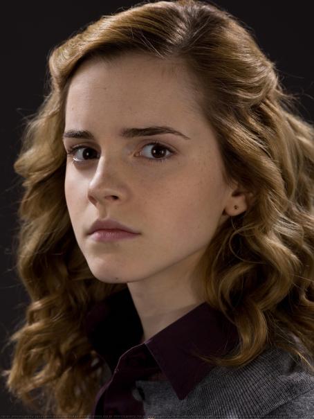 2009 -''Harry Potter and the Half-Blood Prince'' UK Photocall - Emma Watson  : r/EmmaWatsonHot