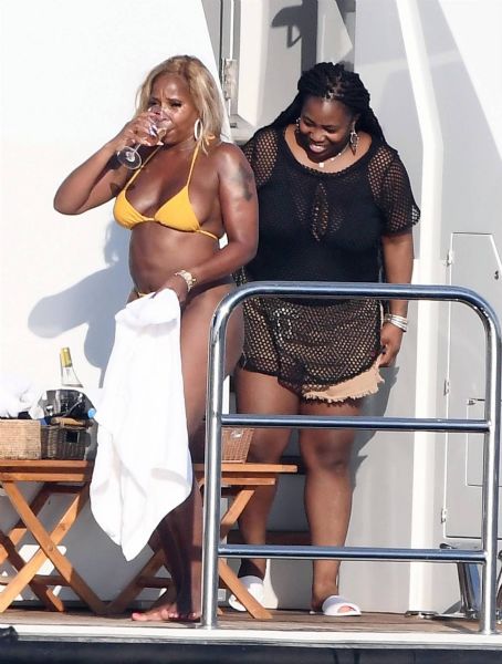 Mary J. Blige – In a bikini during holidays in Porto Cervo