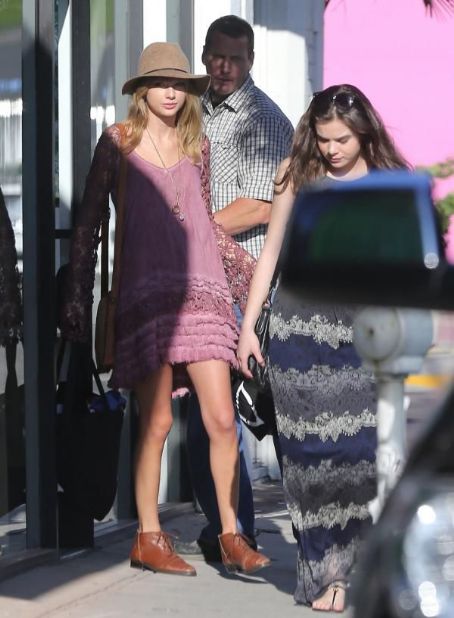 Taylor Swift and Hailee Steinfeld headed out in Venice, California on ...