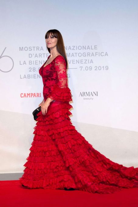 Monica Bellucci – In Red dress at ‘Irreversible – Inversion Integrale ...