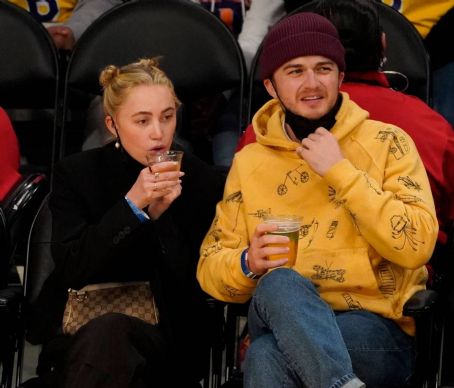 Maika Monroe – Phoenix Suns play the Los Angeles Lakers at Staples Center