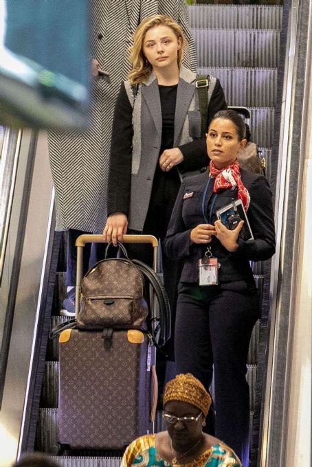 Chloe Moretz – Arrives at Charles de Gaulle Airport in Paris | Chloë