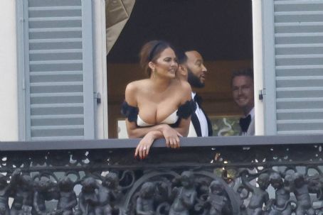 Chrissy Teigen – Pictured on the balcony of Villa Passalacqua in Como