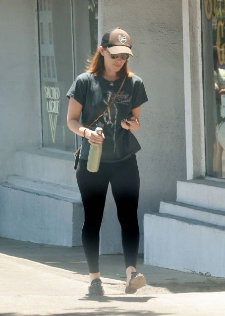 Kate Mara – Arriving for a Pilates session