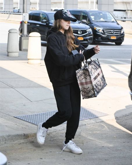 Hailee Steinfeld – Spotted at JFK Airport in New York