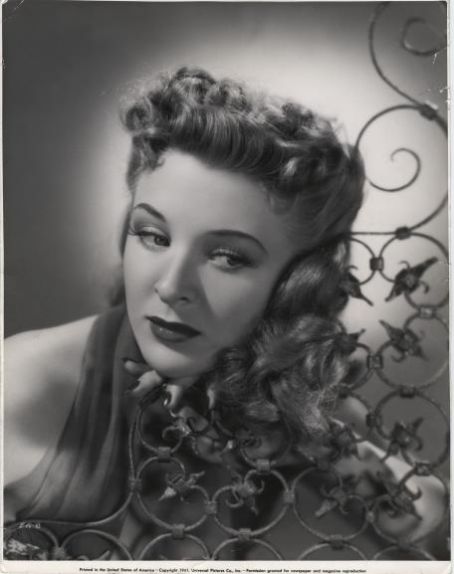 Evelyn Ankers Photos - Evelyn Ankers Picture Gallery - FamousFix - Page 3