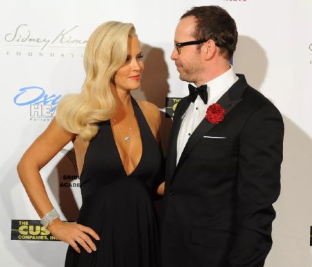 Jenny McCarthy and Donnie Wahlberg make their first red carpet appearance together