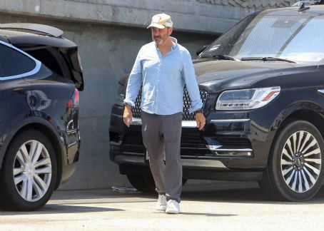 Jennifer Aniston – Jason Bateman, Jimmy Kimmel return from a vacation in The Bahamas