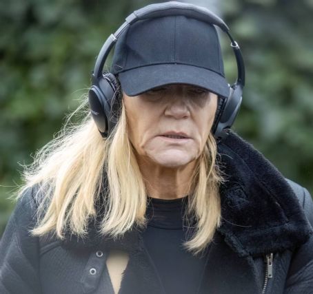 Michelle Collins – Heads to the gym in Mussel hill