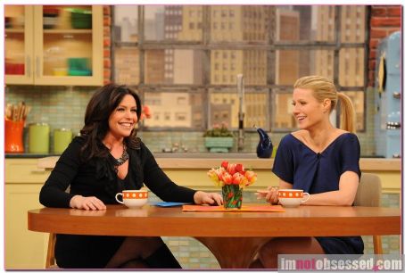 Rachael Ray and Gwyneth Paltrow in The 