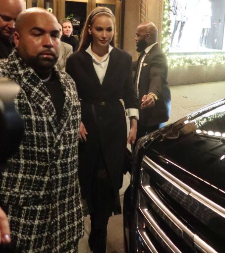 Jennifer Lawrence – Leaving Saks Fifth Avenue In New York City