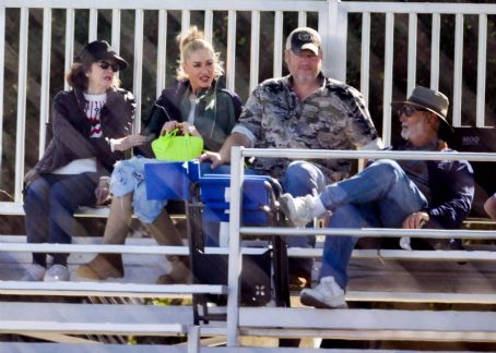 Gwen Stefani – With Blake Shelton seen in the park in Los Angeles