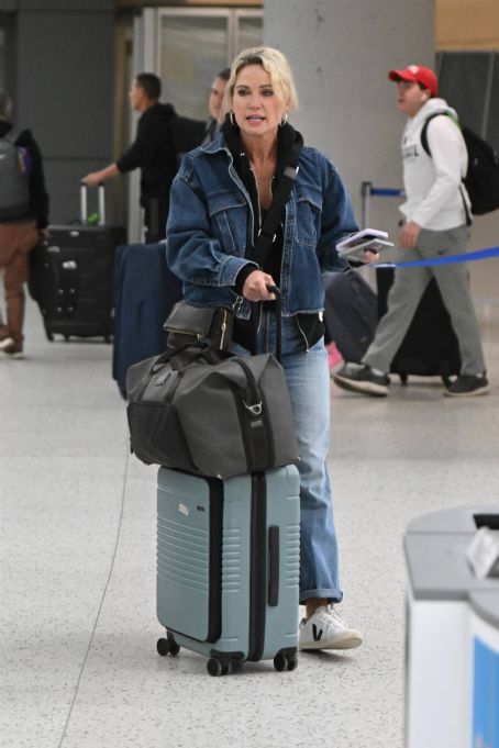 Amy Robach – Arriving at JFK Airport in New York | Amy Robach Picture
