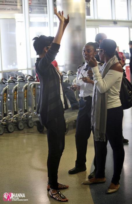 Rihanna and Chris Brown at LAX Airport December 7, 2008 – Star Style