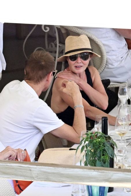 Shannen Doherty – Enjoys her holiday with friends in Nerano – Italy