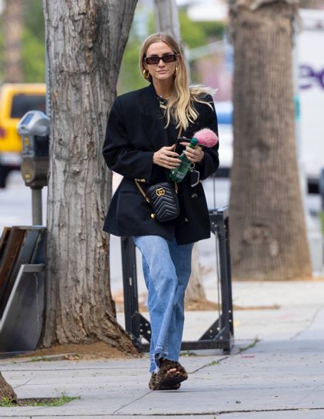 Ashlee Simpson – Seen while running errands in Studio City