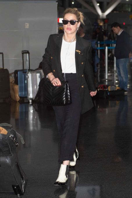 Amber Heard – Landing at JFK Airport in New York | Amber Heard Picture