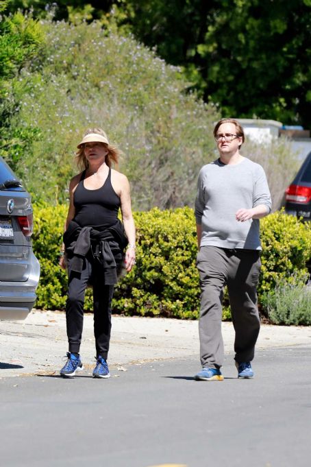 Goldie Hawn and Boston Russell – Get a Walk in Brentwood - FamousFix