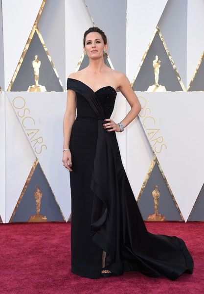 Jennifer Garner in a Versace dress:  88th Annual Academy Awards