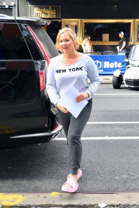 Amy Schumer – Arriving at The Fat Black Pussycat at the Comedy Cellar -  FamousFix.com post