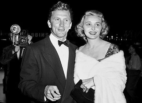 Kirk Douglas and Patricia Neal - Dating, Gossip, News, Photos