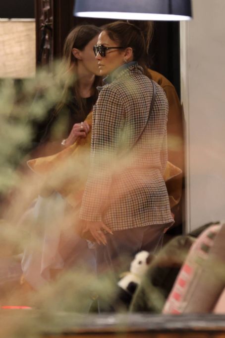 Jennifer Lopez – Shopping candids for pillows around Los Angeles