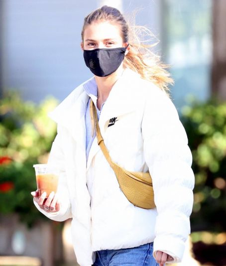 Nina Agdal – Out for a walk in New York | Nina Agdal Picture #103416572 ...