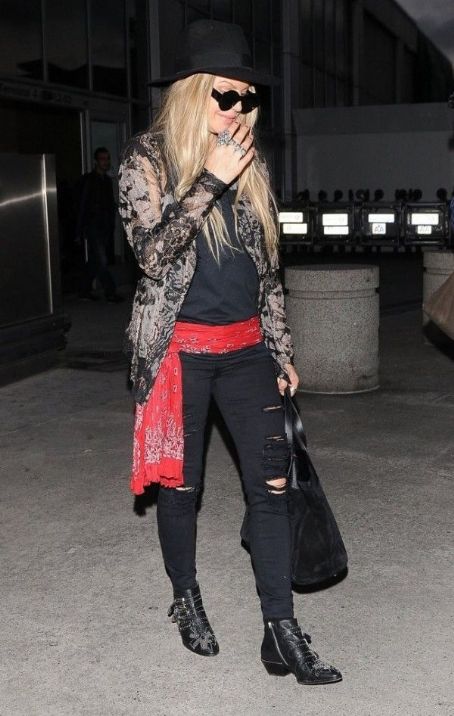 Fergie wears Saint Laurent - Lax Airport, June 2014