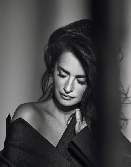 Penélope Cruz - El Pais Semanal Magazine Pictorial [Spain] (21 August