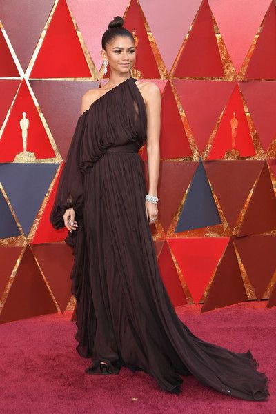 Zendaya in Giambattista Valli Dress : 90th Annual Academy Awards - Red Carpet