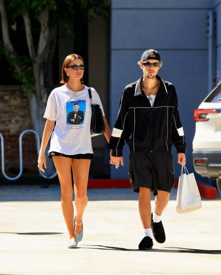 Hailey Bieber – With Justin look happy together at Maru Expresso Bar in Beverly Hills