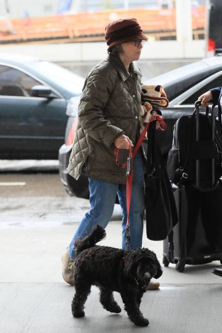 Sally Field – With her dog at LAX Airport in Los Angeles | Sally Field