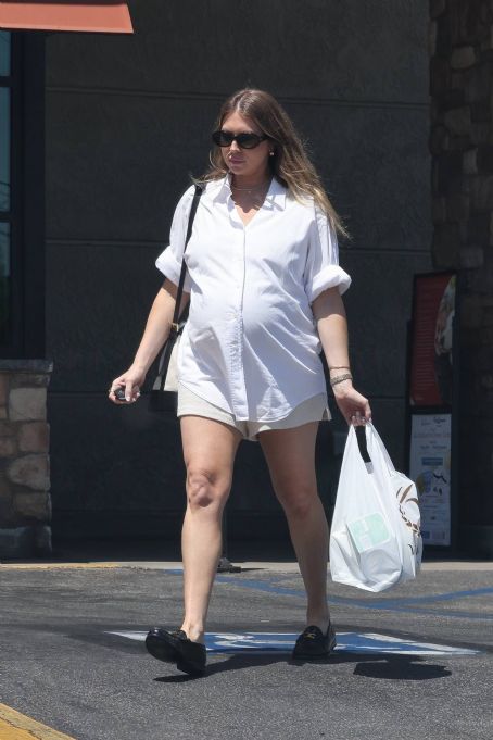 Stassi Schroeder – Gets some grocery shopping done at Gelson’s in Los Feliz