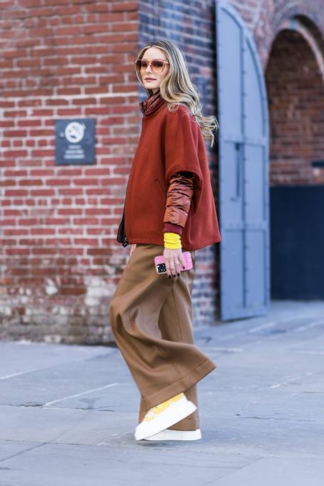 Olivia Palermo – Looks stylish during a photoshoot in New York