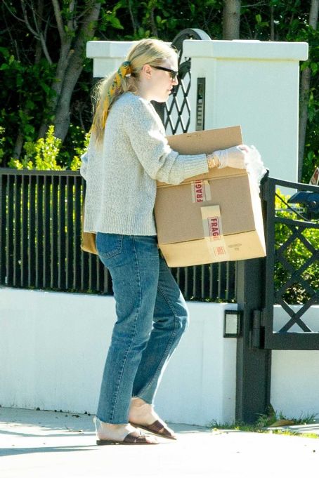 Dakota Fanning – Returning home in Los Angeles | Dakota Fanning Picture