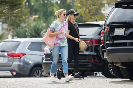 Ava Phillippe and Reese Witherspoon – Arrives at SunLife Organics for
