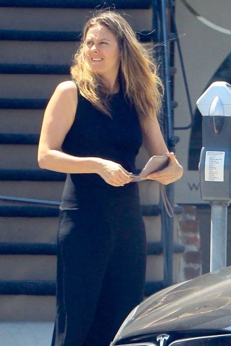 Alicia Silverstone – Feeding the meter in Beverly Hills | Alicia