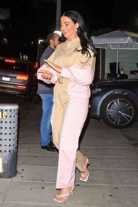 Katy Perry – Seen after late dinner with friends in Los Angeles
