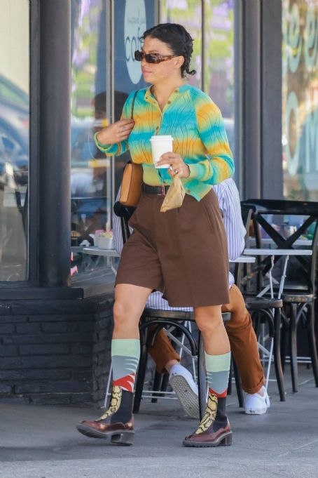 Alia Shawkat – Gets coffee in Los Feliz | Alia Shawkat Picture