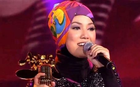 Shila (singer)