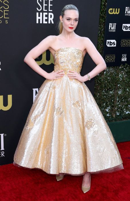 Elle Fanning wears Oscar de la Renta - 2022 Critics Choice Awards on March 13, 2022