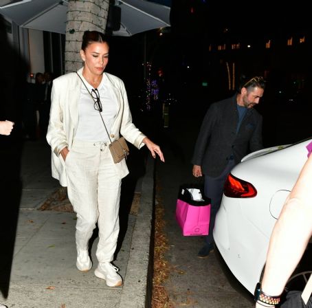 Eva Longoria – Seen with family at Mr Chow in Beverly Hills