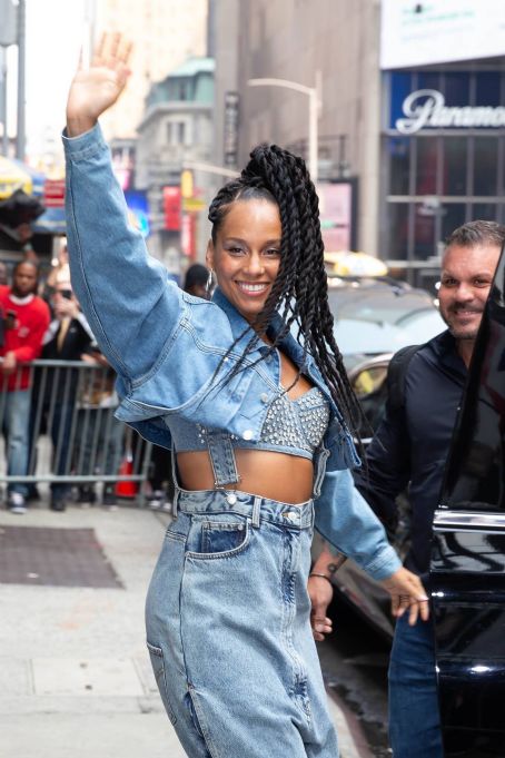 Alicia Keys – Spotted in the Times Square area of New York